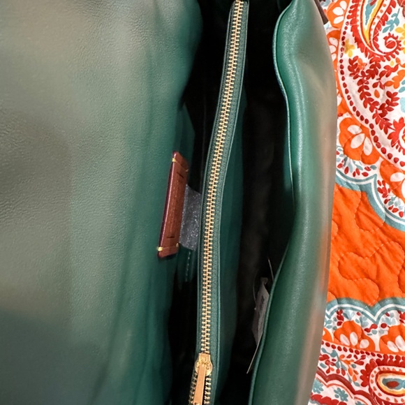 Coach Pillow Tabby 26 - Picture 3 of 5